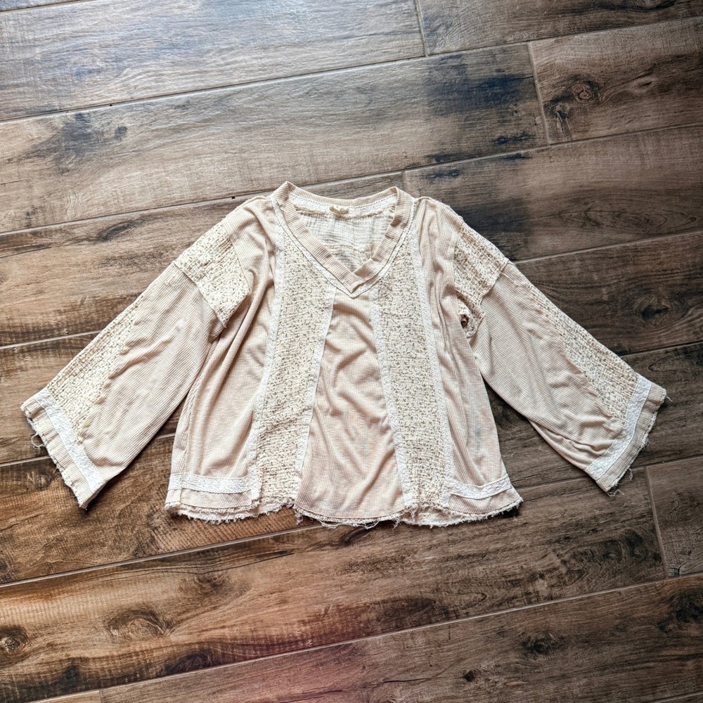 POL Women Shabby Chic Floral Lace V-Neck Mixed Media Raw Hem Top, Beige,S
